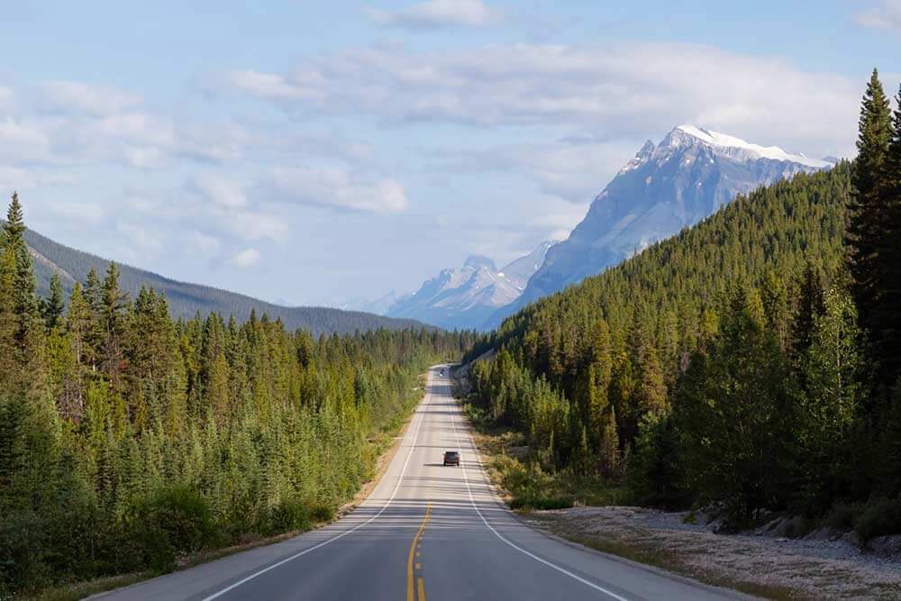 Paysage d'une autoroute canadienne