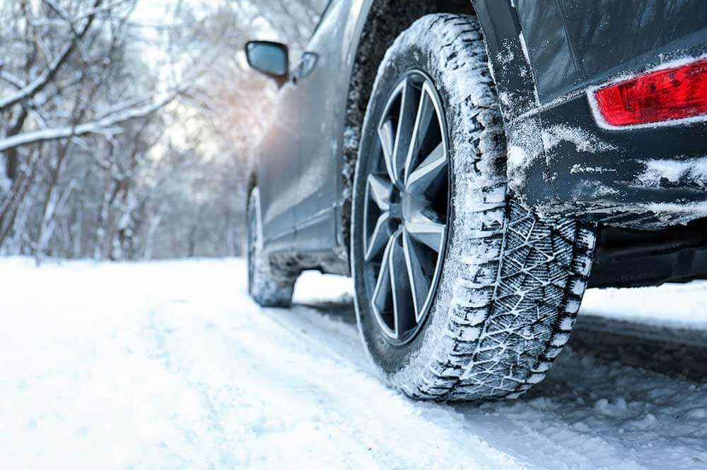Les pneus d'hiver sont essentiels à la conduite hivernale