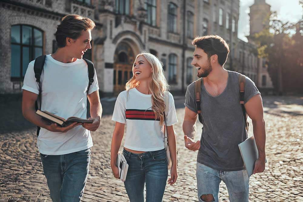 Étudiants universitaires à l’école