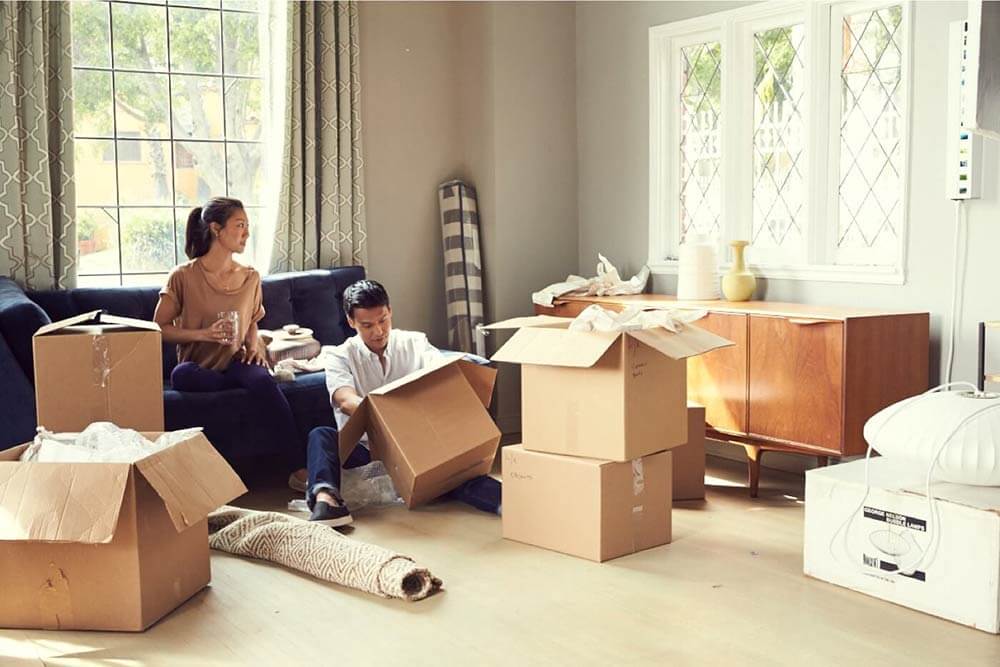 Couple packing boxes