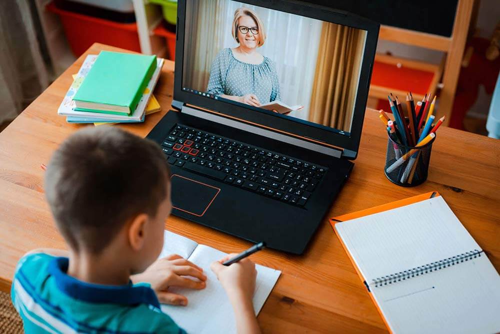 Outils technologiques pour les enseignants dans les classes virtuelles