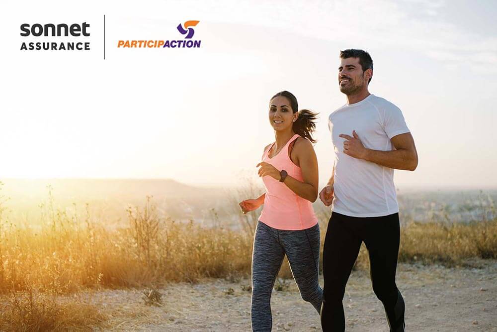 Homme et femme faisant de la course