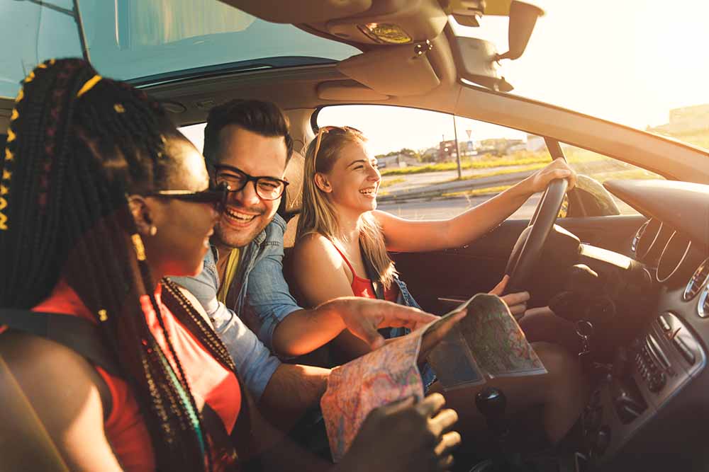 Trois amis en escapade routière