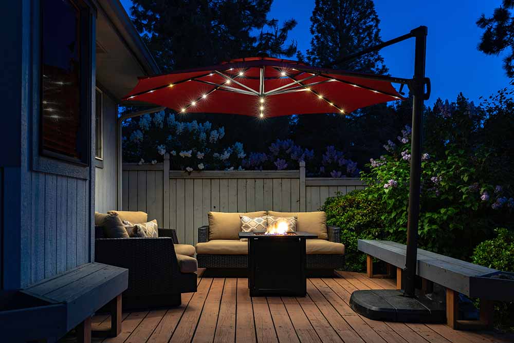 Une terrasse en arrière court le soir