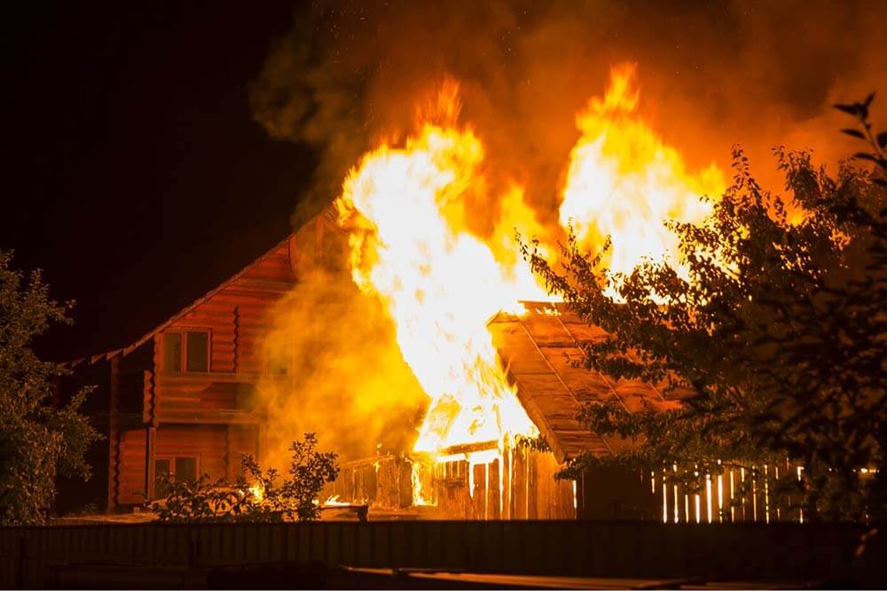 Maison en flammes