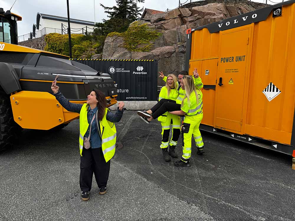 Femmes prenant un auto-portrait en Norvège